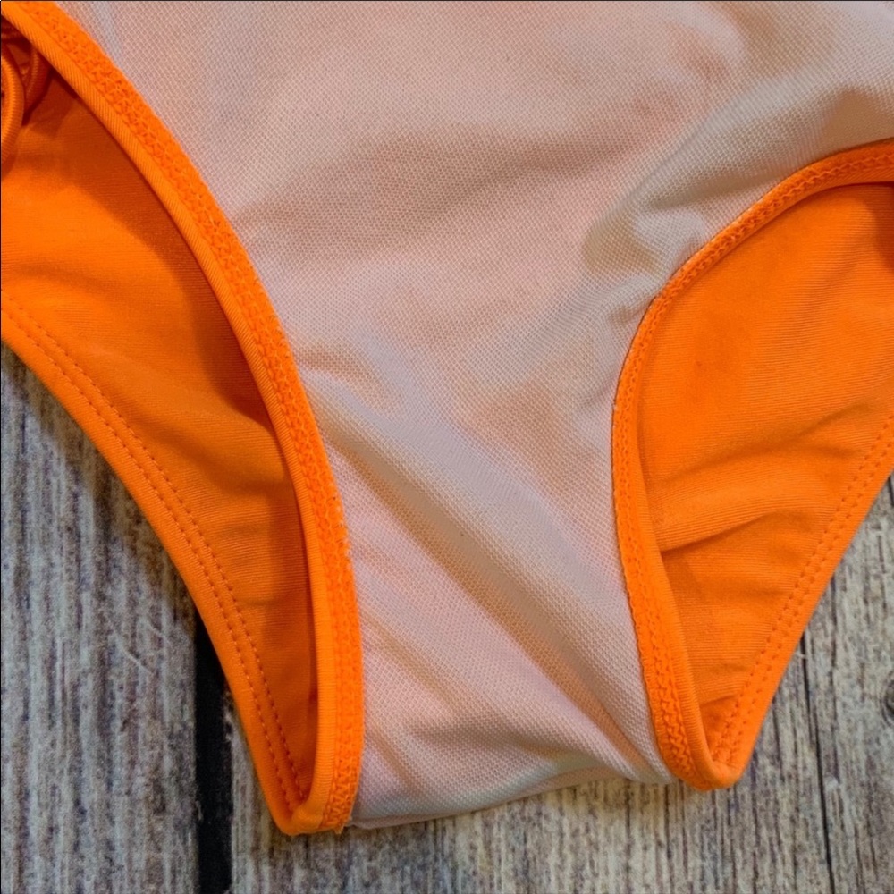 Cupshe swimsuit - Picture 2 of 6